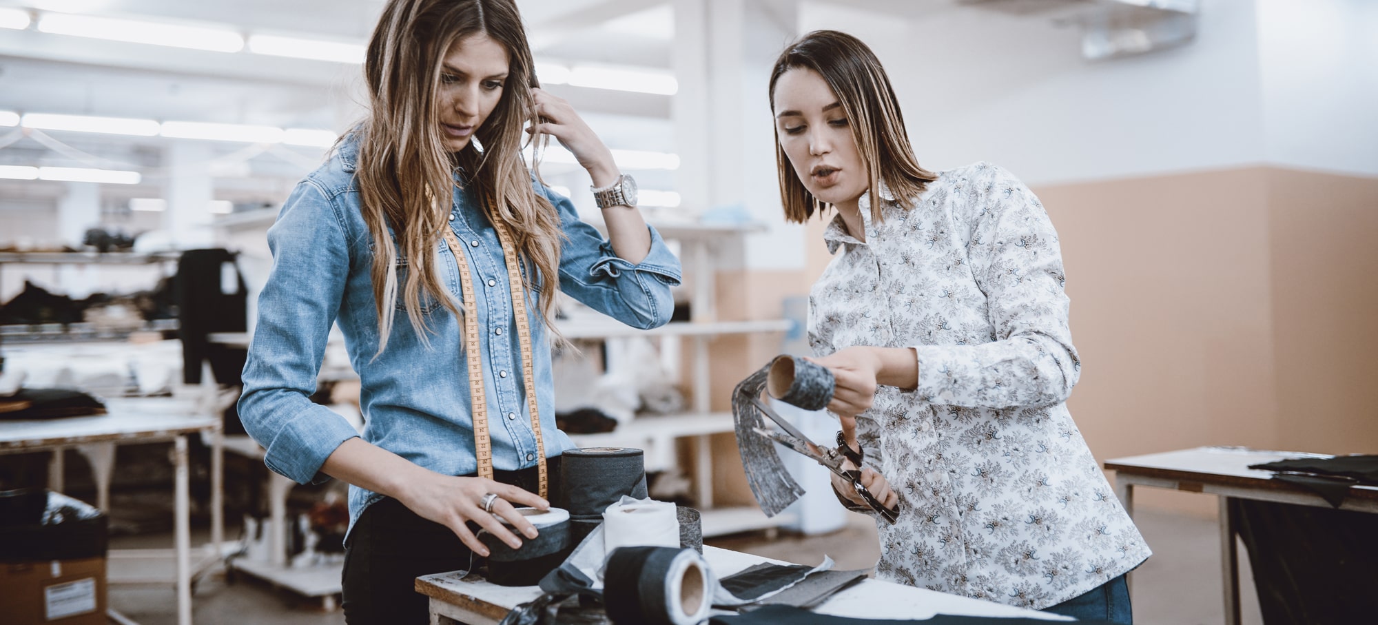 un lieu où les gens se rassemblent pour travailler